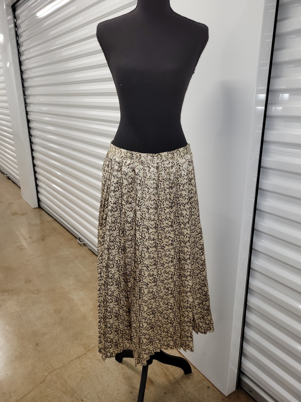 Vintage Black & Cream Floral Pleated Midi 100% Silk Skirt Sz 12